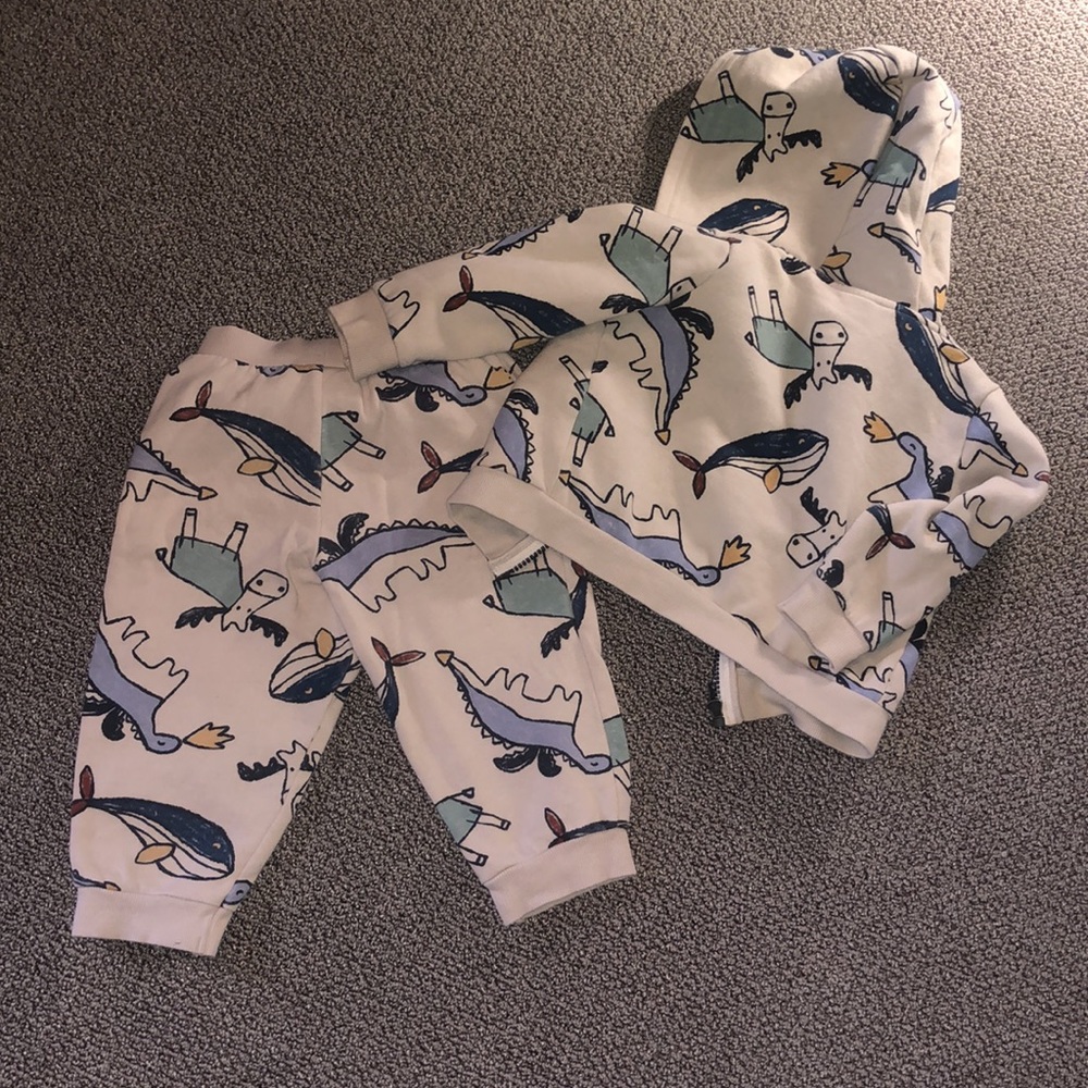 Carter’s 24M Matching Set - Picture 4 of 5